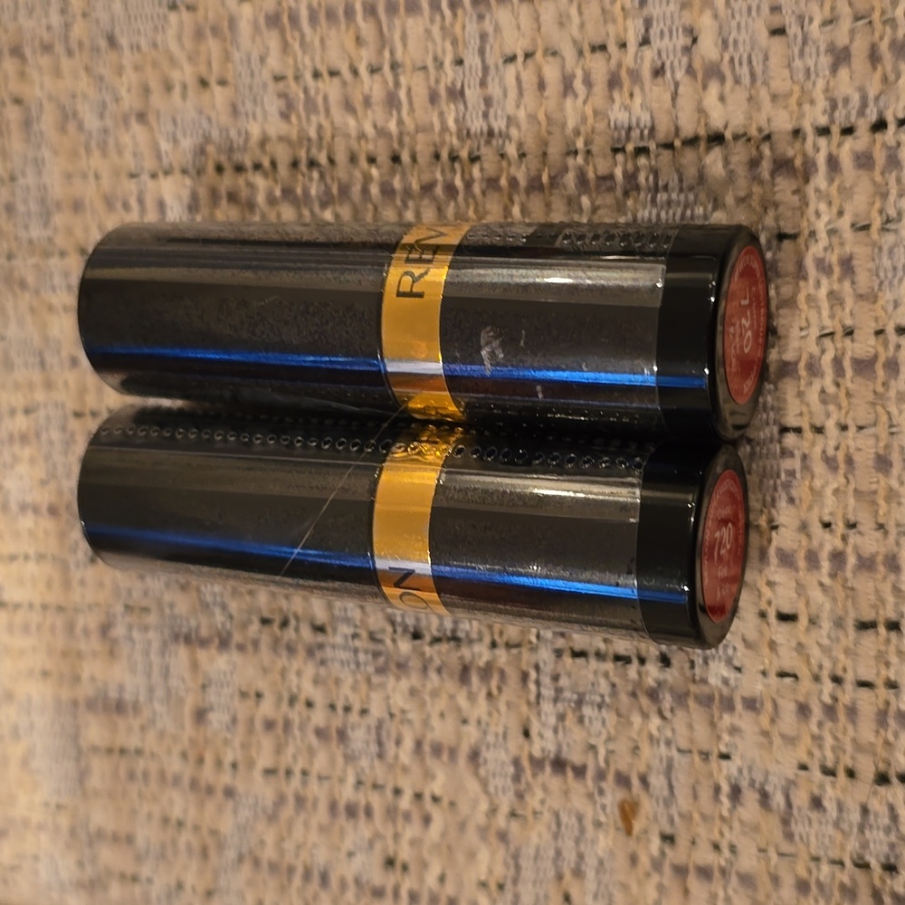 REVLON BRAND WOMEN'S SUPER LUSTROUS LIPSTICK BUNDLE OF 2